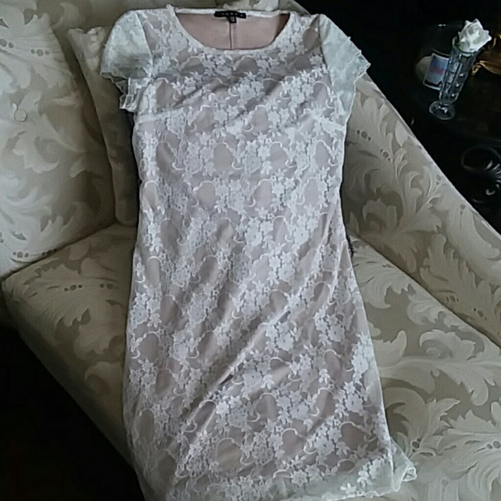 NWOT Tiana B Cream Nude Lace Dress